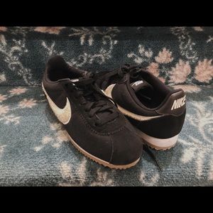 Nike Classic Cortez Premium Women's Shoe